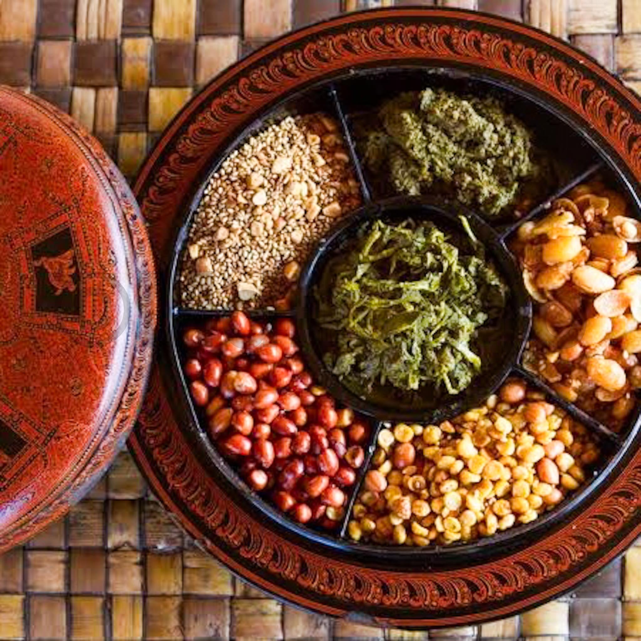 လက်ဖက်နှင့်အကြော်စုံ